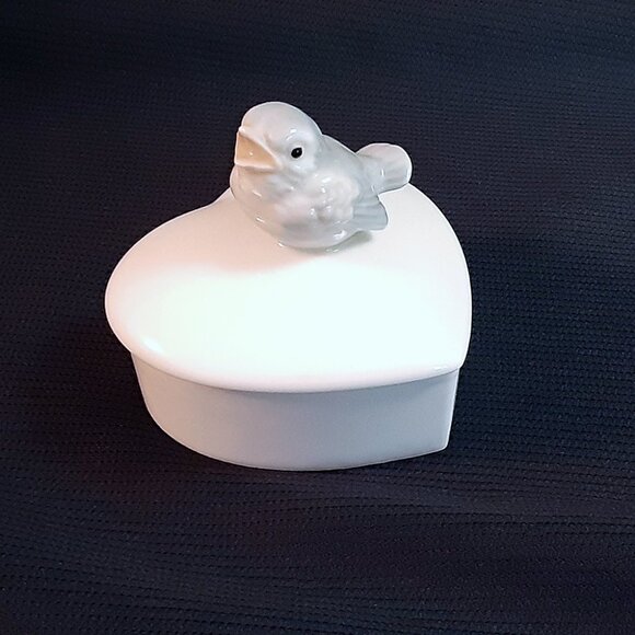 Otagiri small porcelain ring or trinket box - heart, Made in Japan, bird finial - Picture 1 of 5